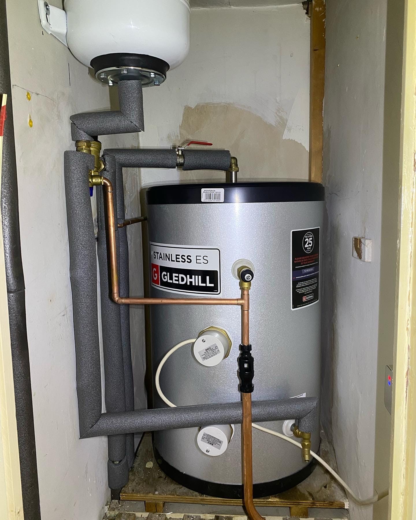 Small unvented cylinder